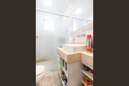 Casa de condomínio à venda com 695m², 5 quartos e 6 vagasBanheiro da Suíte