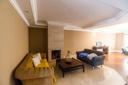 Casa de condomínio à venda com 695m², 5 quartos e 6 vagasSala