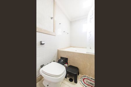 Casa de condomínio à venda com 695m², 5 quartos e 6 vagasBanheiro da Suíte 3