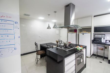 Casa de condomínio à venda com 695m², 5 quartos e 6 vagasCozinha