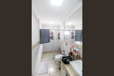 Casa de condomínio à venda com 695m², 5 quartos e 6 vagasBanheiro da Suíte