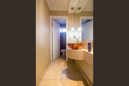 Casa de condomínio à venda com 695m², 5 quartos e 6 vagasLavabo