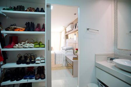 Apartamento à venda com 230m², 4 quartos e 4 vagas Apartamento à venda com 230m², 4 quartos e 4 vagasCloset do quarto 1