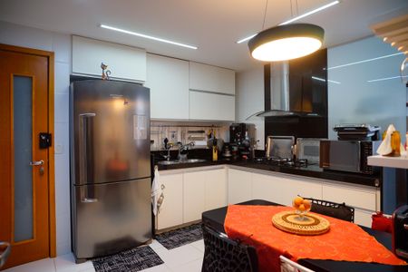 Apartamento à venda com 230m², 4 quartos e 4 vagas Apartamento à venda com 230m², 4 quartos e 4 vagasCozinha