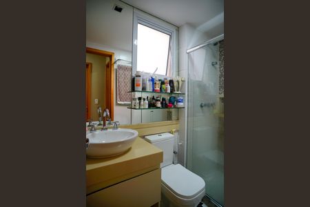 Apartamento à venda com 230m², 4 quartos e 4 vagas Apartamento à venda com 230m², 4 quartos e 4 vagasBanheiro Social