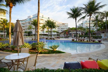 Apartamento à venda com 230m², 4 quartos e 4 vagas Apartamento à venda com 230m², 4 quartos e 4 vagasÁrea comum - Piscina