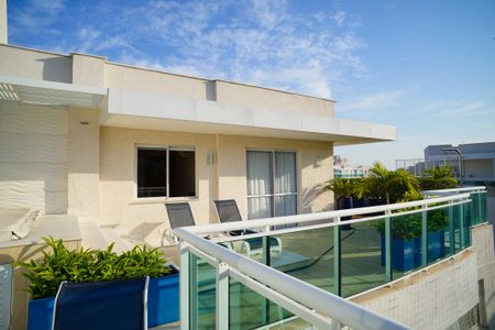 Apartamento à venda com 230m², 4 quartos e 4 vagas Apartamento à venda com 230m², 4 quartos e 4 vagasVaranda