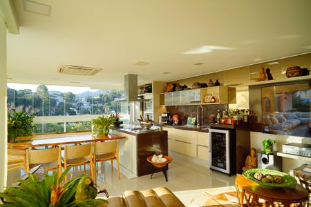 Apartamento à venda com 230m², 4 quartos e 4 vagas Apartamento à venda com 230m², 4 quartos e 4 vagasÁrea gourmet