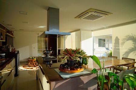 Apartamento à venda com 230m², 4 quartos e 4 vagas Apartamento à venda com 230m², 4 quartos e 4 vagasÁrea gourmet