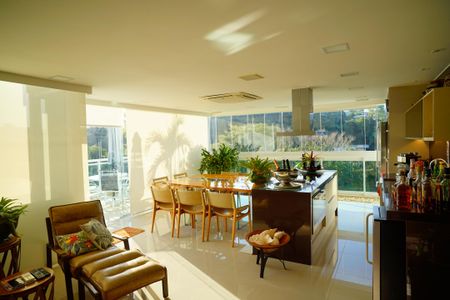 Apartamento à venda com 230m², 4 quartos e 4 vagas Apartamento à venda com 230m², 4 quartos e 4 vagasÁrea gourmet