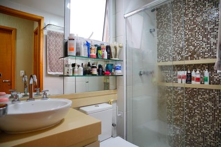 Apartamento à venda com 230m², 4 quartos e 4 vagas Apartamento à venda com 230m², 4 quartos e 4 vagasBanheiro Social