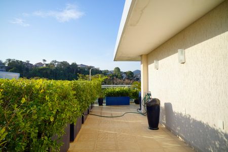 Apartamento à venda com 230m², 4 quartos e 4 vagas Apartamento à venda com 230m², 4 quartos e 4 vagasVaranda