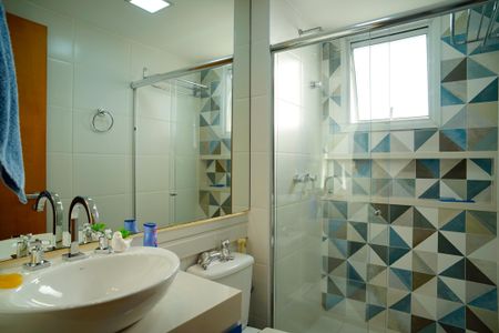 Apartamento à venda com 230m², 4 quartos e 4 vagas Apartamento à venda com 230m², 4 quartos e 4 vagasBanheiro da Suíte 2