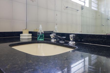 Casa à venda com 350m², 3 quartos e 2 vagasBanheiro