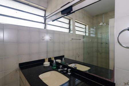 Casa à venda com 350m², 3 quartos e 2 vagasBanheiro