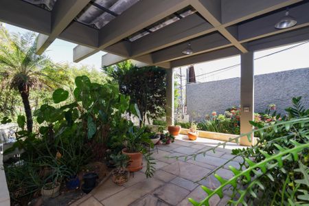 Casa à venda com 350m², 3 quartos e 2 vagasÁrea externa