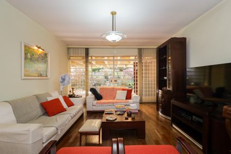 Casa à venda com 350m², 3 quartos e 2 vagasSala