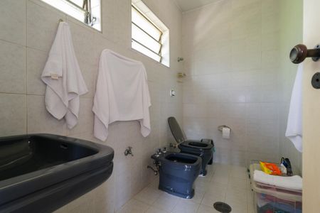 Casa à venda com 350m², 3 quartos e 2 vagasBanheiro da Suíte 