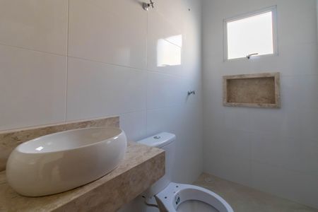 Casa à venda com 96m², 3 quartos e 2 vagasBanheiro da Suíte