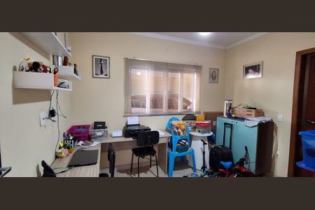 Casa à venda com 198m², 4 quartos e 7 vagasSuíte 2