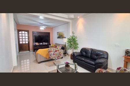 Casa à venda com 198m², 4 quartos e 7 vagasSala