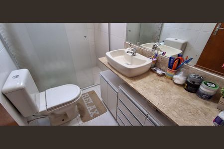 Casa à venda com 198m², 4 quartos e 7 vagasBanheiro Social