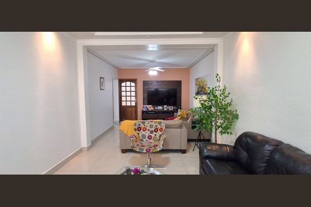 Casa à venda com 198m², 4 quartos e 7 vagasSala