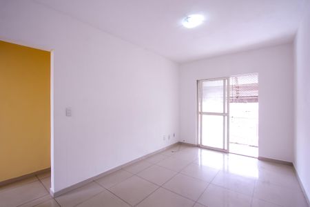 Sala de apartamento para alugar com 2 quartos, 59m² em Mutondo, São Gonçalo