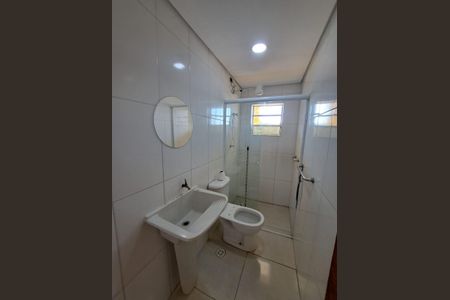 Banheiro de kitnet/studio para alugar com 1 quarto, 30m² em Km 18, Osasco