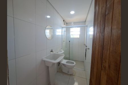 Banheiro de kitnet/studio para alugar com 1 quarto, 30m² em Km 18, Osasco