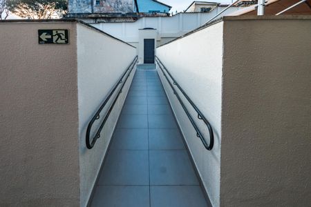 Corredor de apartamento para alugar com 2 quartos, 45m² em Santa Monica, Belo Horizonte