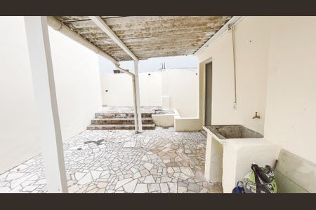 Casa à venda com 200m², 2 quartos e 1 vagaÁrea de Serviço