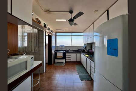 Apartamento para alugar com 210m², 3 quartos e 4 vagas Apartamento para alugar com 210m², 3 quartos e 4 vagasCozinha