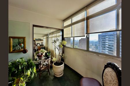 Apartamento para alugar com 210m², 3 quartos e 4 vagas Apartamento para alugar com 210m², 3 quartos e 4 vagasSacada