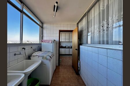 Apartamento para alugar com 210m², 3 quartos e 4 vagas Apartamento para alugar com 210m², 3 quartos e 4 vagasÁrea de Serviço