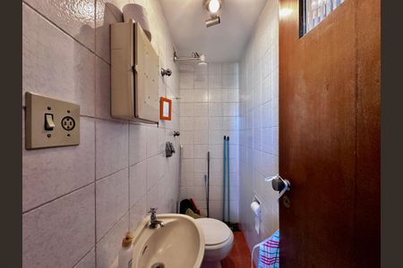 Apartamento para alugar com 210m², 3 quartos e 4 vagas Apartamento para alugar com 210m², 3 quartos e 4 vagasBanheiro de Serviço