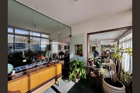 Apartamento para alugar com 210m², 3 quartos e 4 vagas Apartamento para alugar com 210m², 3 quartos e 4 vagasSacada