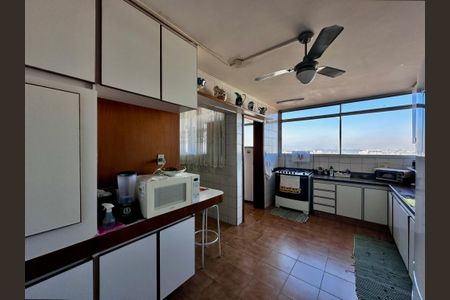 Apartamento para alugar com 210m², 3 quartos e 4 vagas Apartamento para alugar com 210m², 3 quartos e 4 vagasCozinha