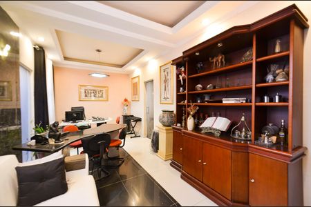 Casa à venda com 400m², 6 quartos e 2 vagas Casa à venda com 400m², 6 quartos e 2 vagasSala