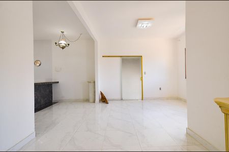 Casa à venda com 400m², 6 quartos e 2 vagas Casa à venda com 400m², 6 quartos e 2 vagasSala Casa 2