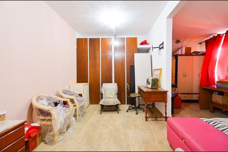 Casa à venda com 400m², 6 quartos e 2 vagas Casa à venda com 400m², 6 quartos e 2 vagasQuarto Casa 2