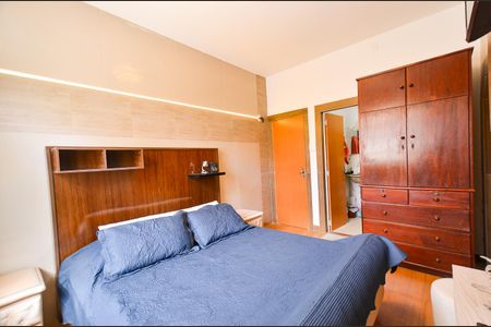 Casa à venda com 400m², 6 quartos e 2 vagas Casa à venda com 400m², 6 quartos e 2 vagasSuite