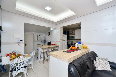 Casa à venda com 400m², 6 quartos e 2 vagas Casa à venda com 400m², 6 quartos e 2 vagasCozinha