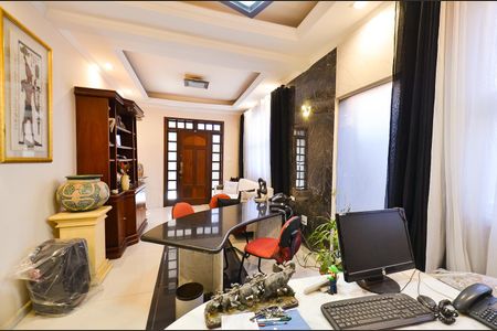 Casa à venda com 400m², 6 quartos e 2 vagas Casa à venda com 400m², 6 quartos e 2 vagasSala