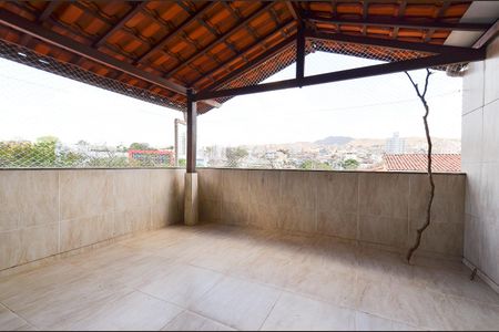 Casa à venda com 400m², 6 quartos e 2 vagas Casa à venda com 400m², 6 quartos e 2 vagasÁrea externa Casa 2