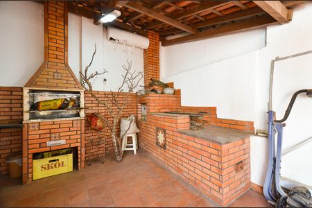 Casa à venda com 400m², 6 quartos e 2 vagas Casa à venda com 400m², 6 quartos e 2 vagasÁrea externa - Churrasqueira