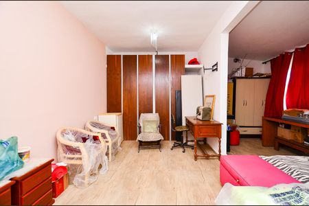 Casa à venda com 400m², 6 quartos e 2 vagas Casa à venda com 400m², 6 quartos e 2 vagasQuarto Casa 2