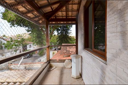 Casa à venda com 400m², 6 quartos e 2 vagas Casa à venda com 400m², 6 quartos e 2 vagasÁrea externa Casa 2