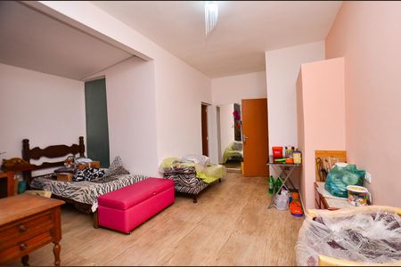 Casa à venda com 400m², 6 quartos e 2 vagas Casa à venda com 400m², 6 quartos e 2 vagasQuarto Casa 2