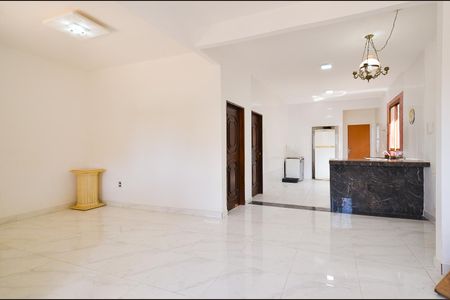 Casa à venda com 400m², 6 quartos e 2 vagas Casa à venda com 400m², 6 quartos e 2 vagasSala Casa 2